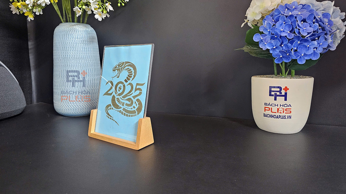 Khung ảnh mica A5 đế gỗ